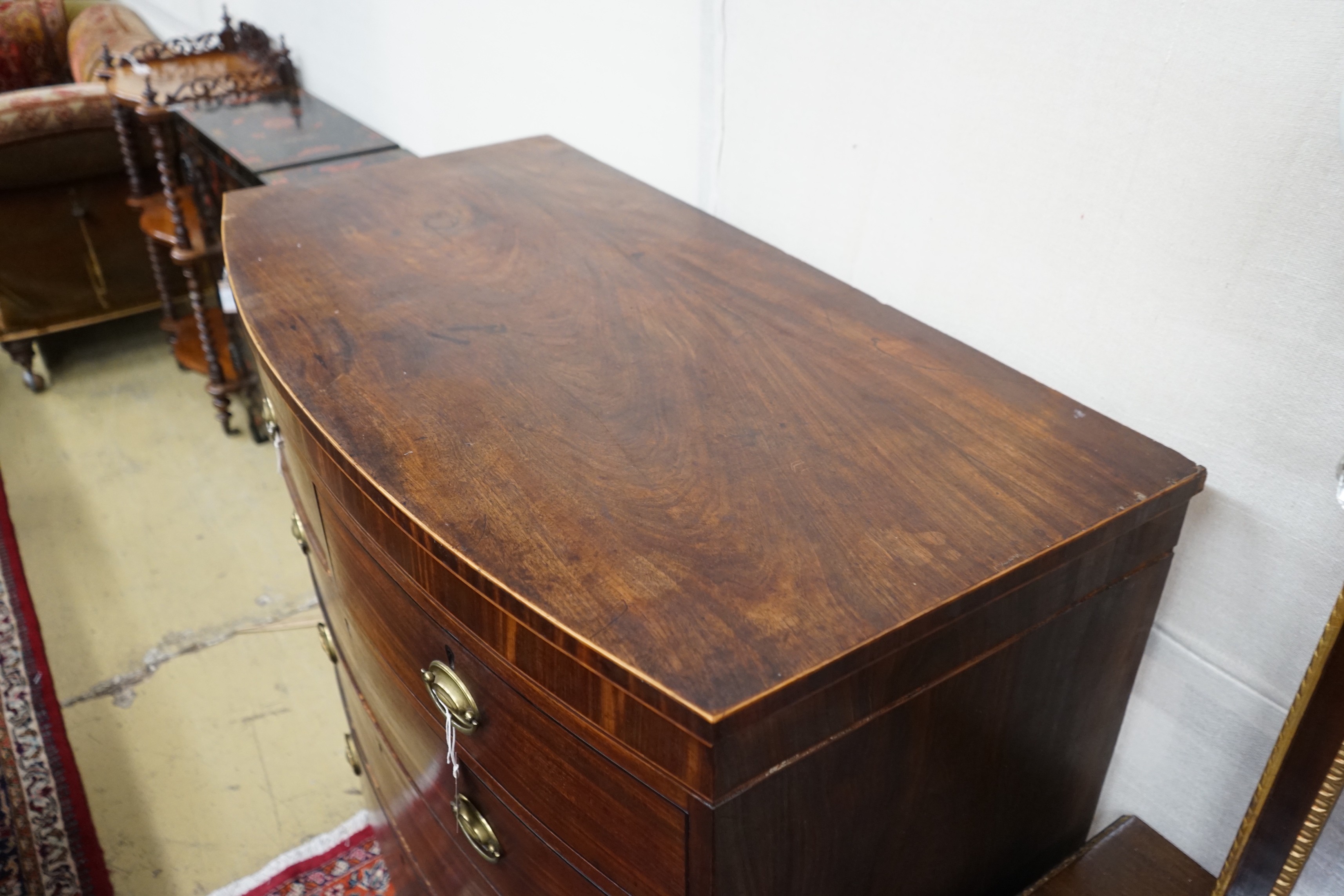 A Regency mahogany bow front chest of drawers, width 116cm, depth 59cm, height 109cm